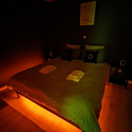 מולאן Suite Romantique Jacuzzi מראה חיצוני תמונה