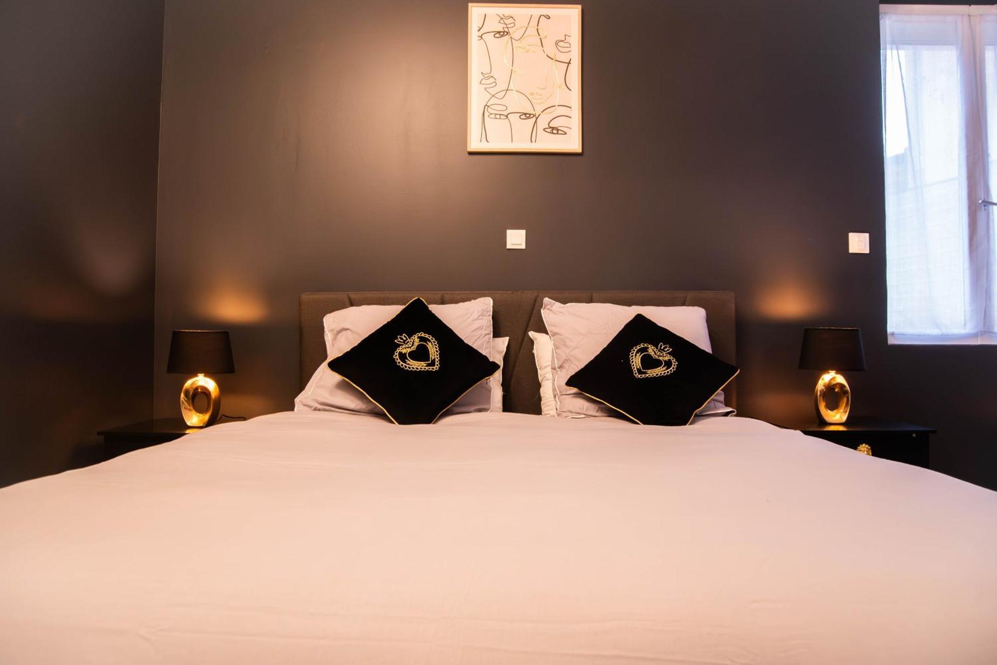 מולאן Suite Romantique Jacuzzi מראה חיצוני תמונה