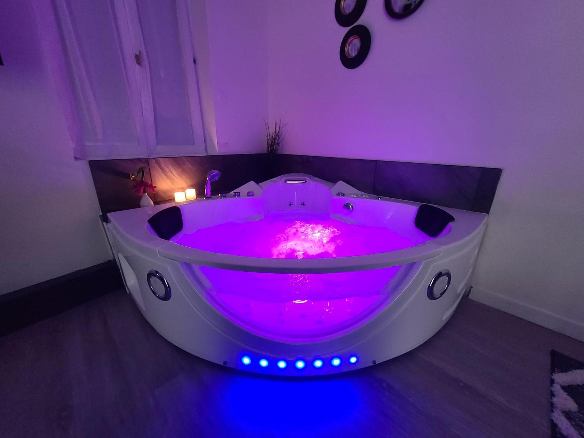 מולאן Suite Romantique Jacuzzi מראה חיצוני תמונה